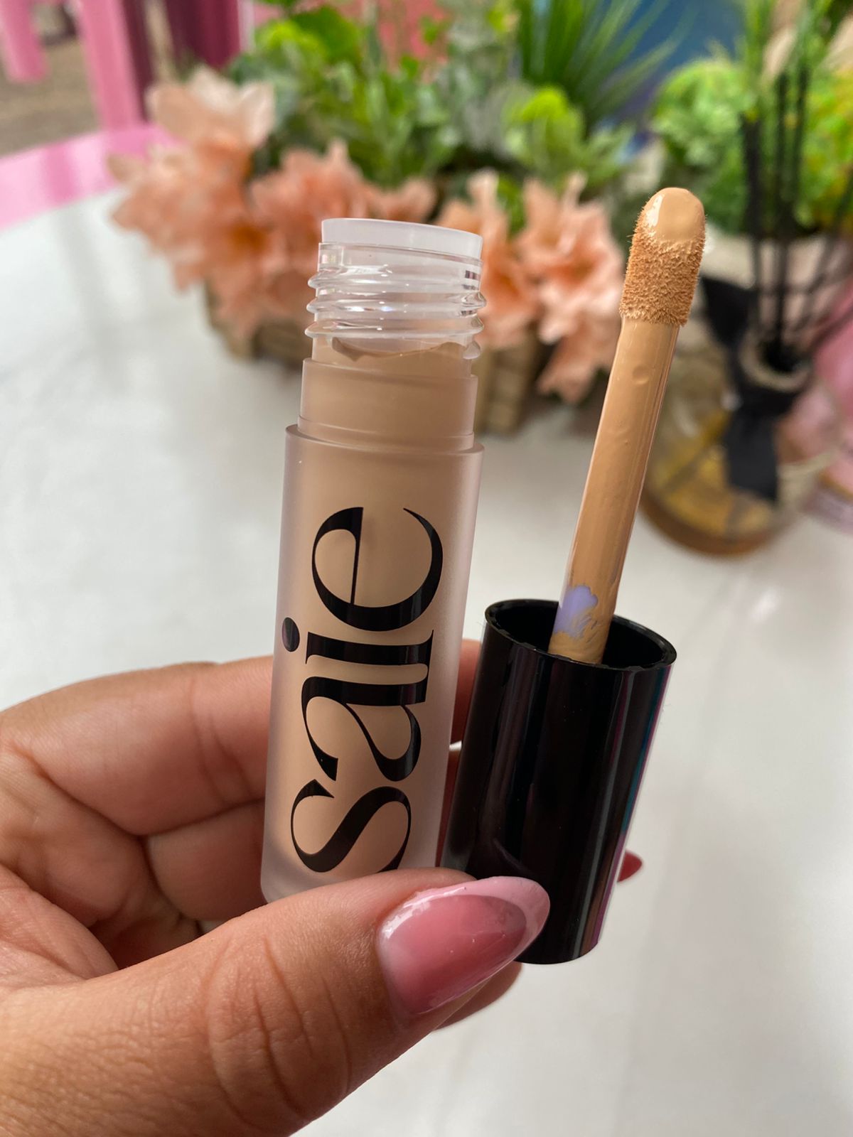 Corrector radiante Slip Tint All-Over con niacinamida