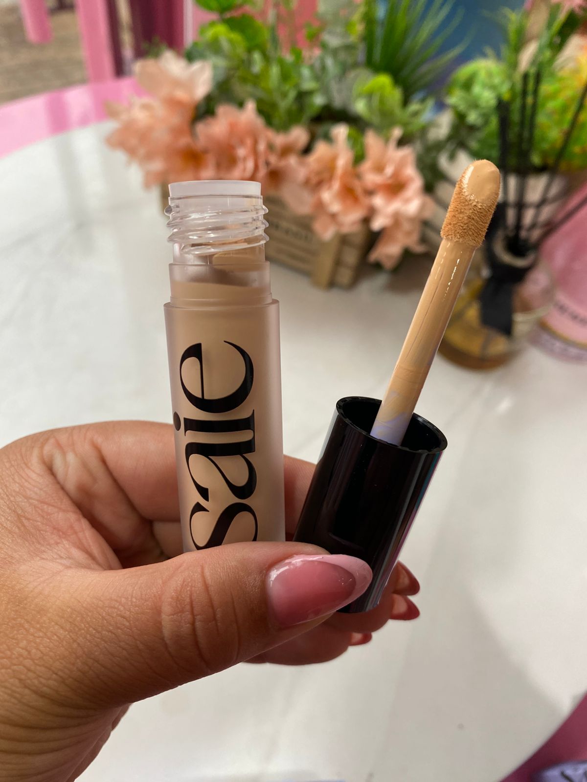 Corrector radiante Slip Tint All-Over con niacinamida