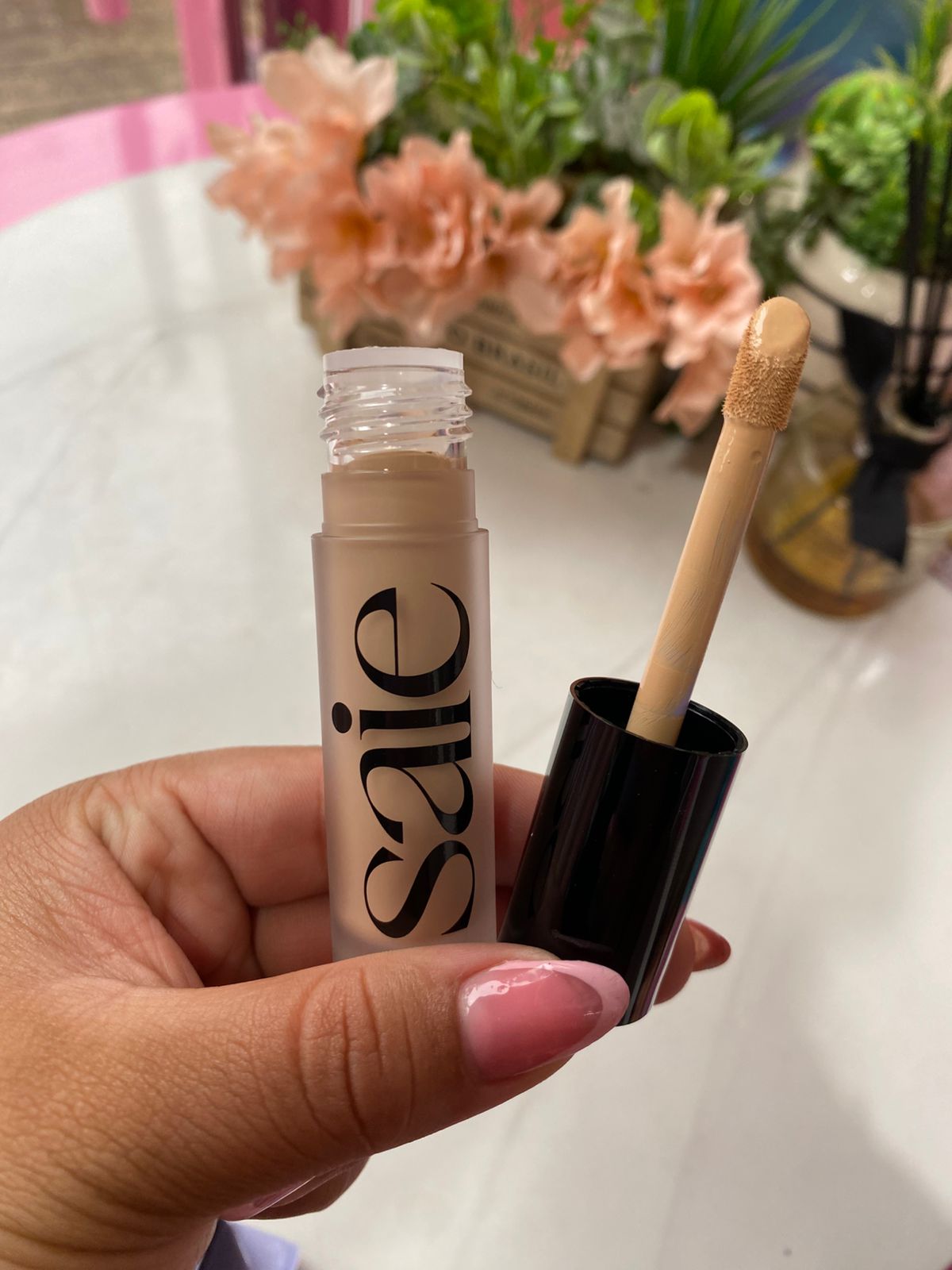 Corrector radiante Slip Tint All-Over con niacinamida