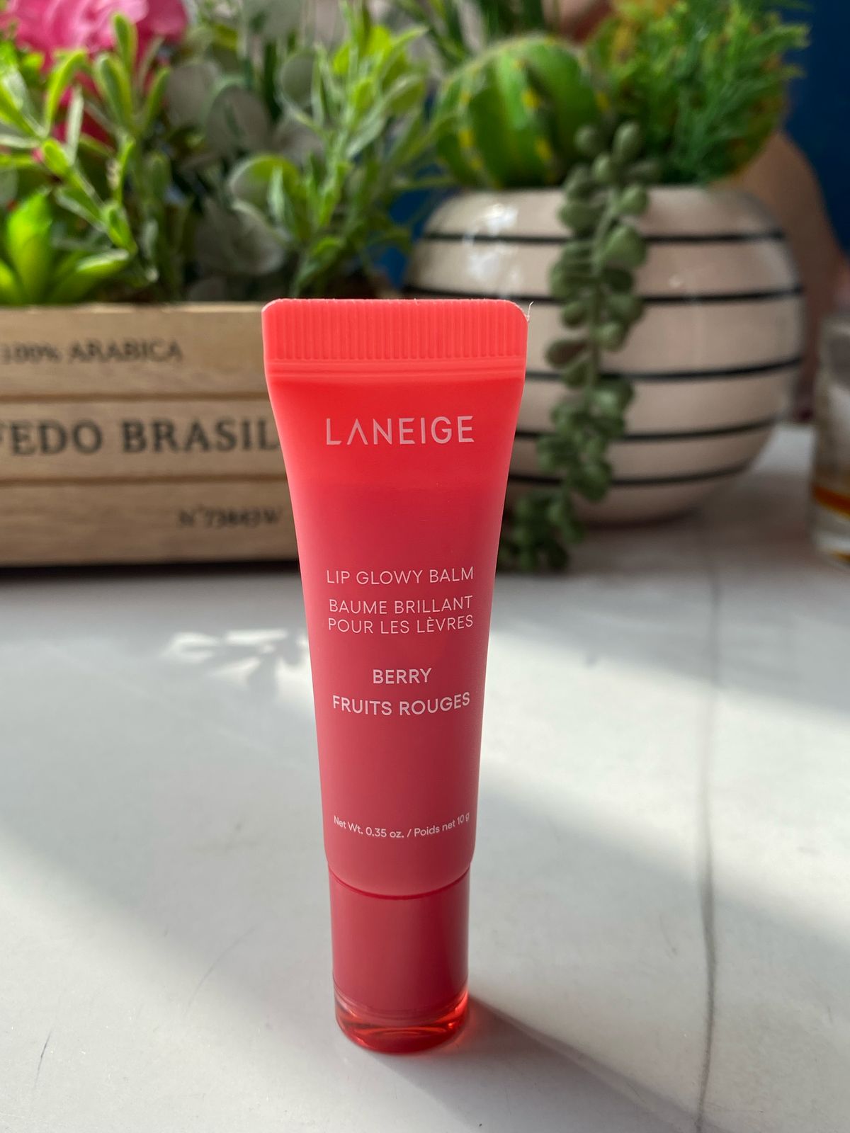 Bálsamo hidratante ligero Lip Glowy con manteca de karité