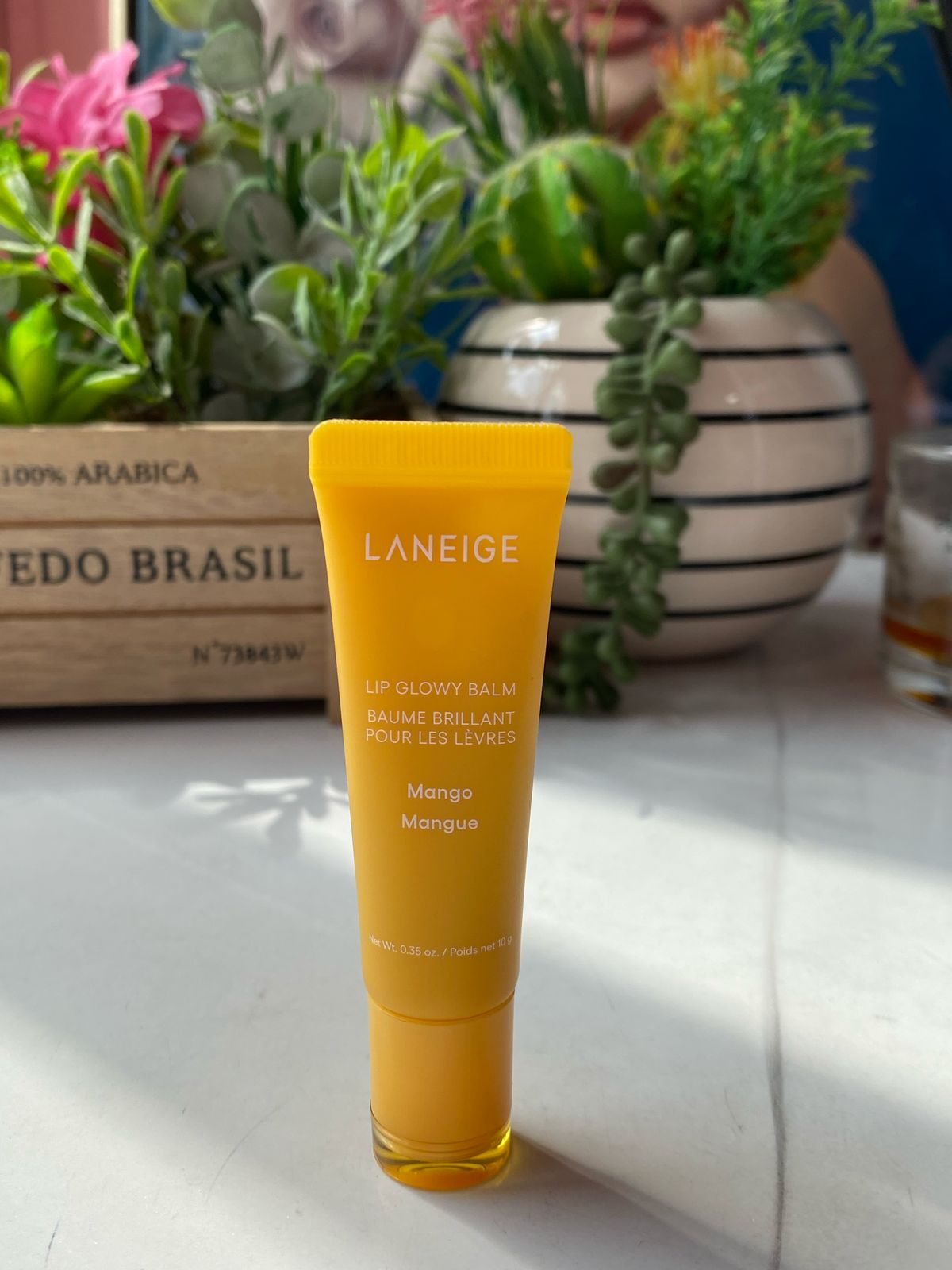 Bálsamo hidratante ligero Lip Glowy con manteca de karité