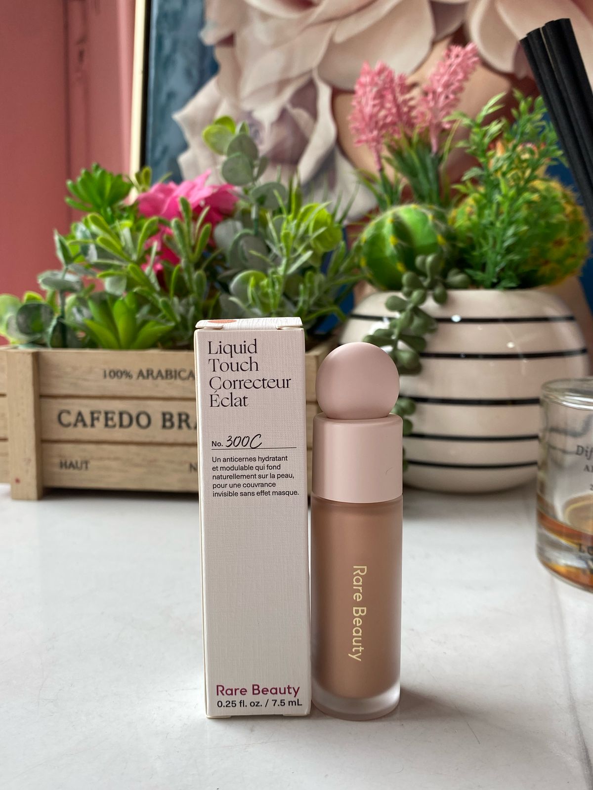 Corrector liquido rare beauty