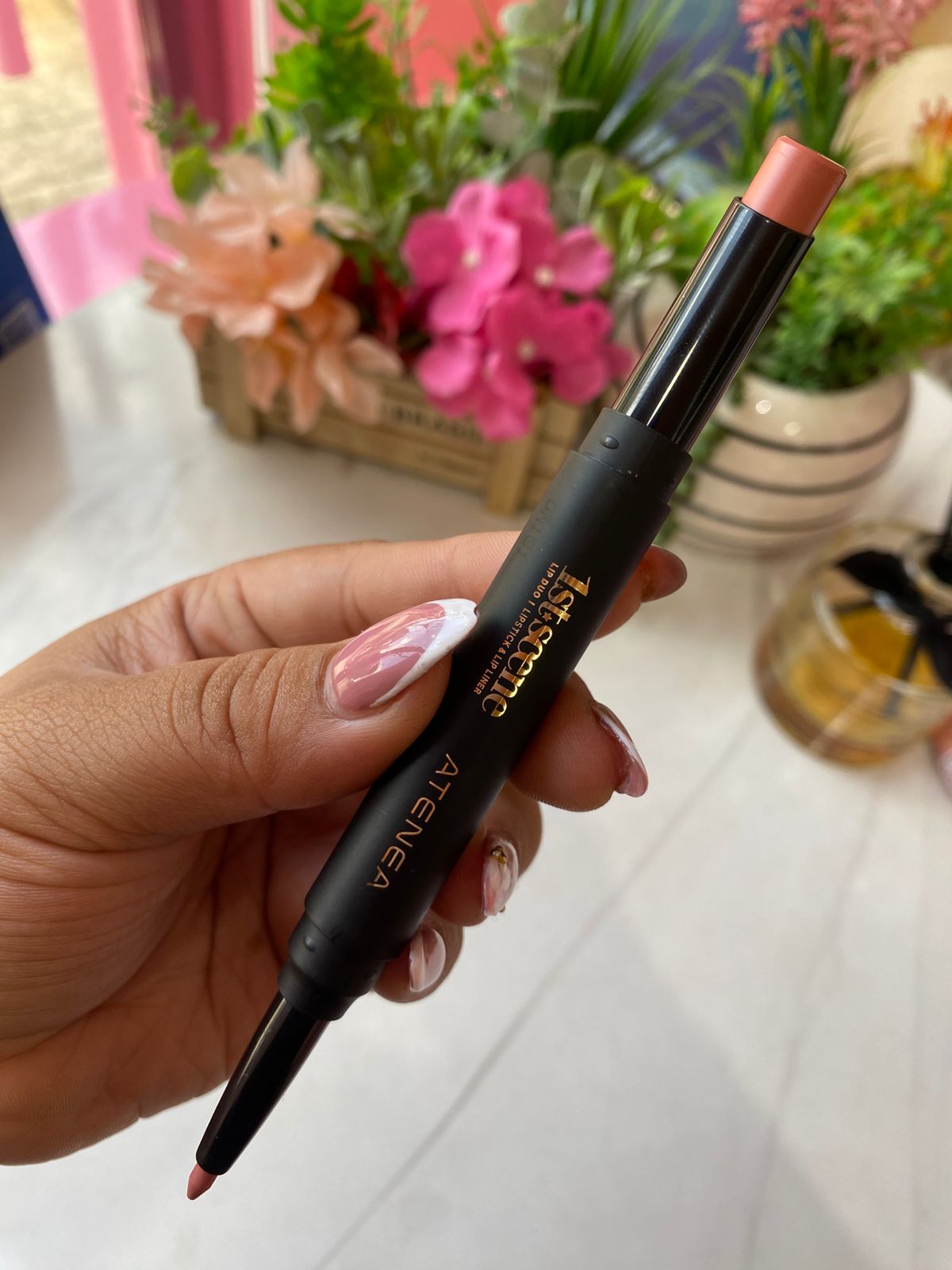 LIP LINER + LIPSTICK 1ST SCENE