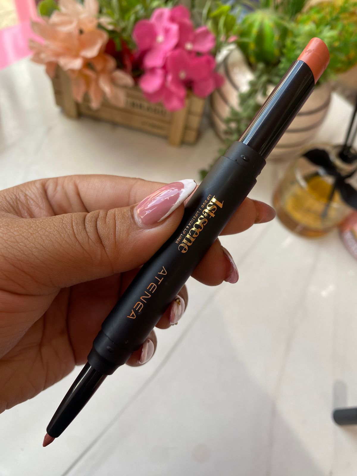 LIP LINER + LIPSTICK 1ST SCENE